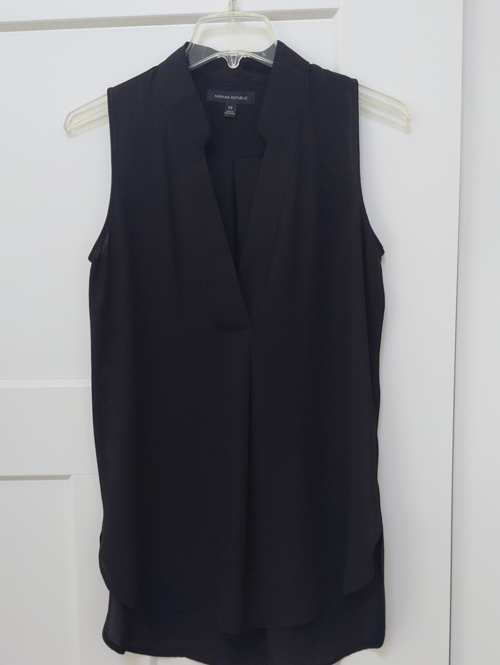 Banana Republic Black Sleeveless V-Neck Tunic Blouse